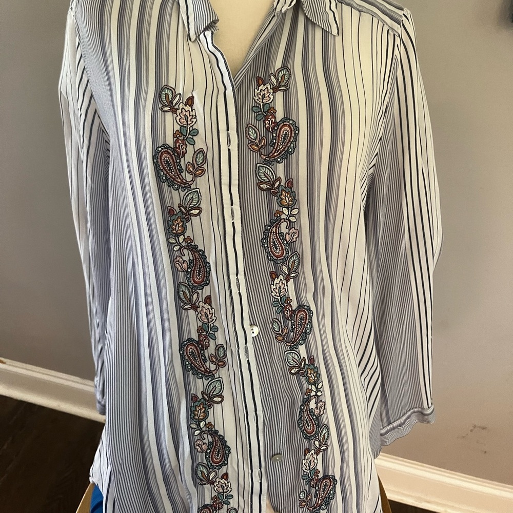 Size 3 embroidered tunic top.